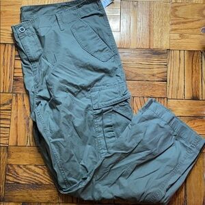 NWOT old navy green cargo pants size: 46 x 30